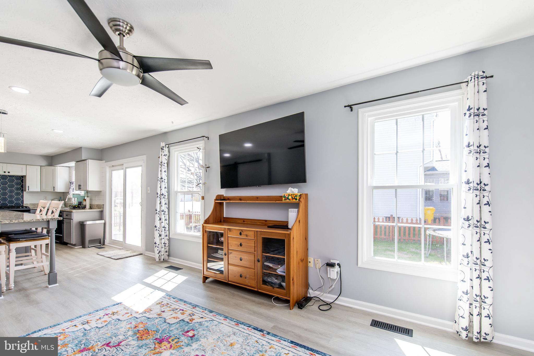 SEVEN OAKS - Residential