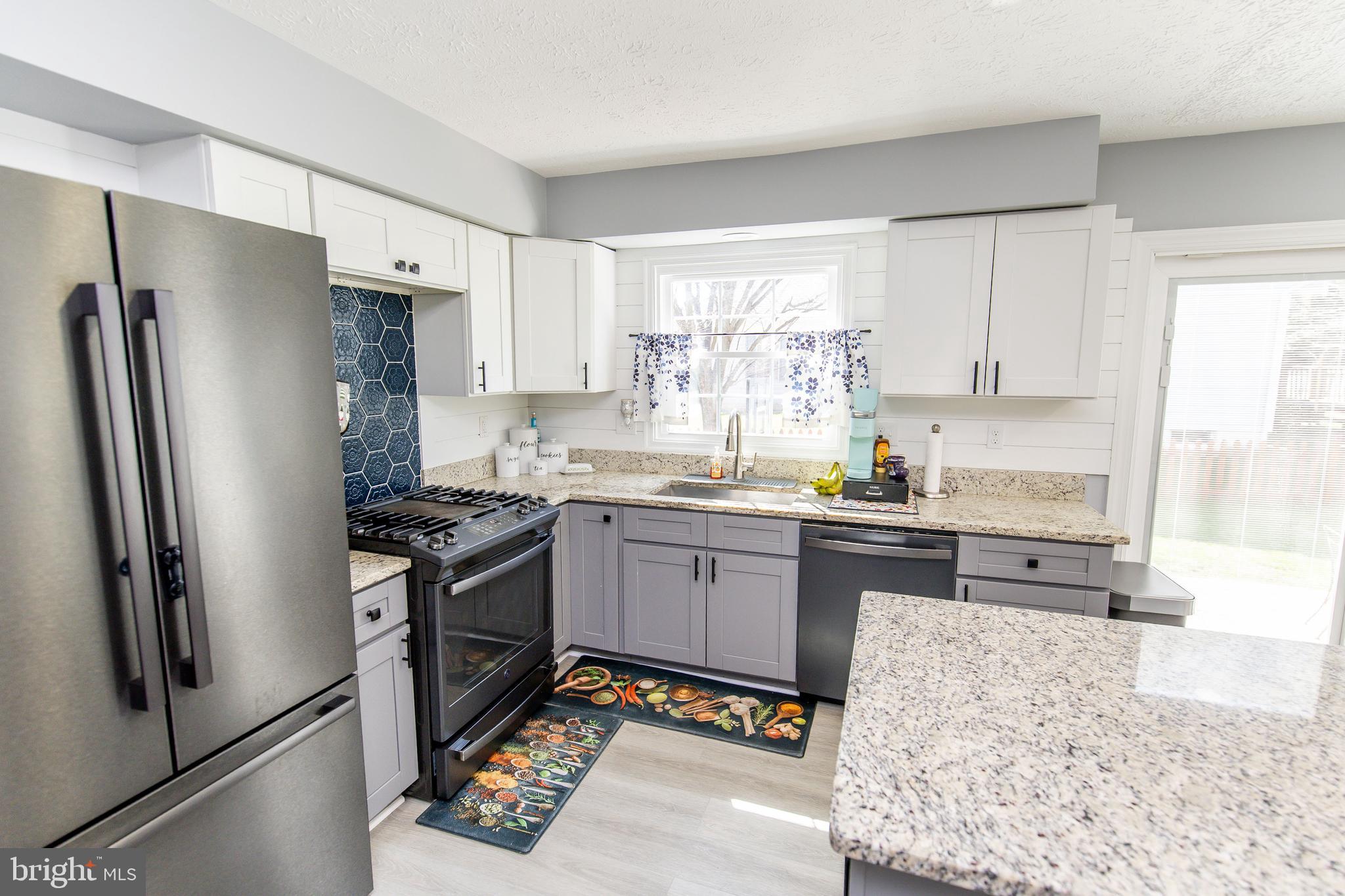 SEVEN OAKS - Residential