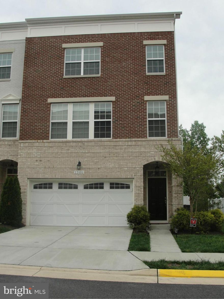 !!! BEAUTIFUL END UNIT 3 BED ROOM,2 FULL BATH & 2 HALF BATH,2 CAR GARAGE TH IN HIGHLY-DESIRED BRAMBLETON COMMUNITY & NEAR BY BRAMBLETON THEATERS. WONDERFUL KIT W/GRANITE,BACK-SPLASH,MAPLE CABS,UPPER LVL LAUDNRY,HUGE MASTER SUITE W/SITTING ROOM,LUXURY MASTER BATH,LARGE SCNDRY BRMS,FINISHED BSMT W/REC.ROOM & WALK OUT TO FENCED BACKYARD.RENT INCLUDES HI SPEED INTERNET & CABLE TV. SHOWS GREAT !!!