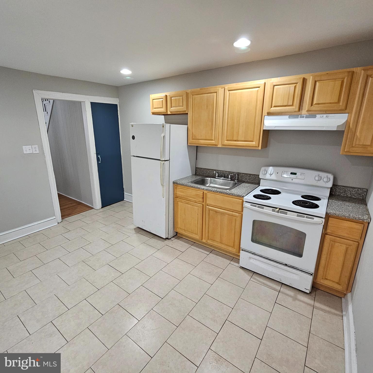 STRAWBERRY MANSION - Residential Lease