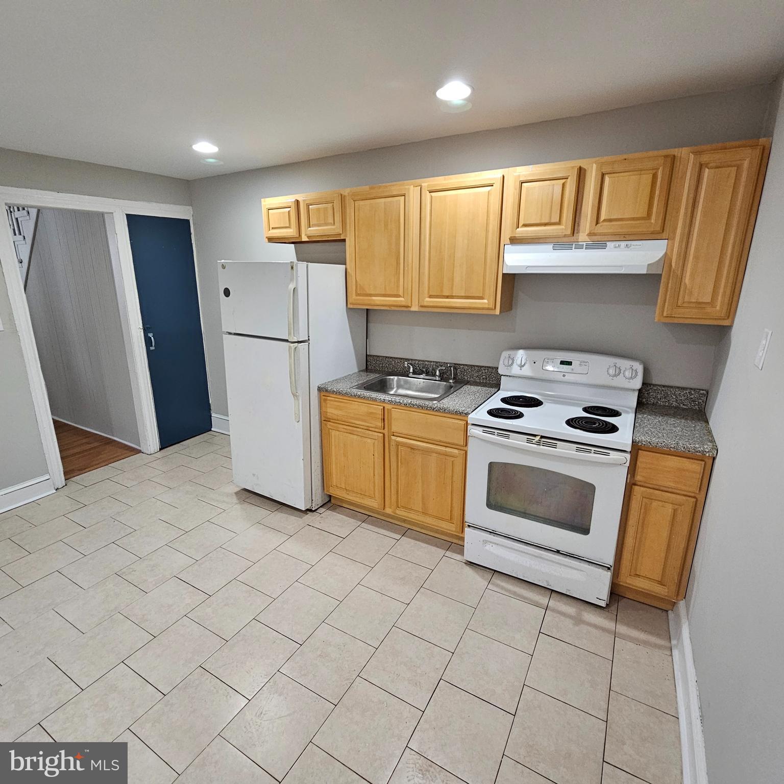 STRAWBERRY MANSION - Residential Lease