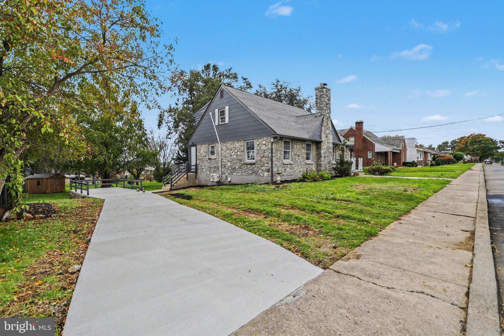 Photo of 214 Hillcrest Road, NEW HOLLAND, PA 17557 (MLS # PALA2096936)