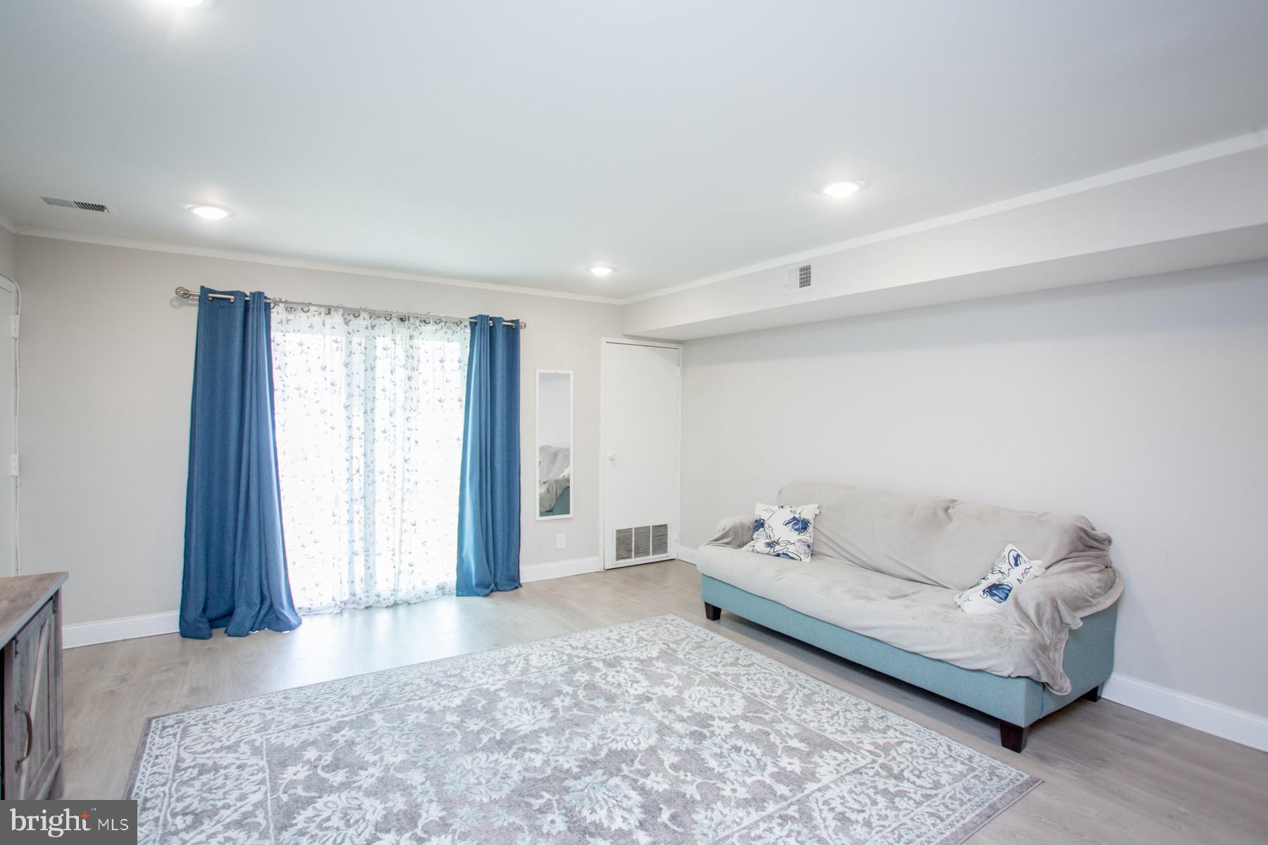 LEXINGTON PARK - Residential Income
