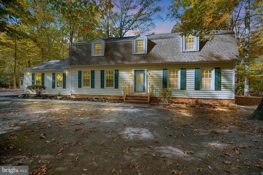 Charming 2 Story on 3 acres  Private country setting in sought after River Bluffs. Home has over 3000 Sq ft . 
 Open Floor Plan and Spacious Rooms. 5 Bedrooms 3  1/2  baths.  2 Primary  bedrooms one on the Main level and second upstairs.  New carpet.  Interior has been freshly painted.    Hardwood flooring.    Bay window,  has great views of the private back yard. French  doors.  Oversized cooktop and hood,  with  double wall ovens. Sky light and ceiling fans.  Many other upgrades include Crown Moulding and Chair rail.  Indirect Lighting, and a Tiffany Light.  Family Room has Ship Lap accents.  Also a Brick Fireplace to cozy up in front of.   Large inground pool.