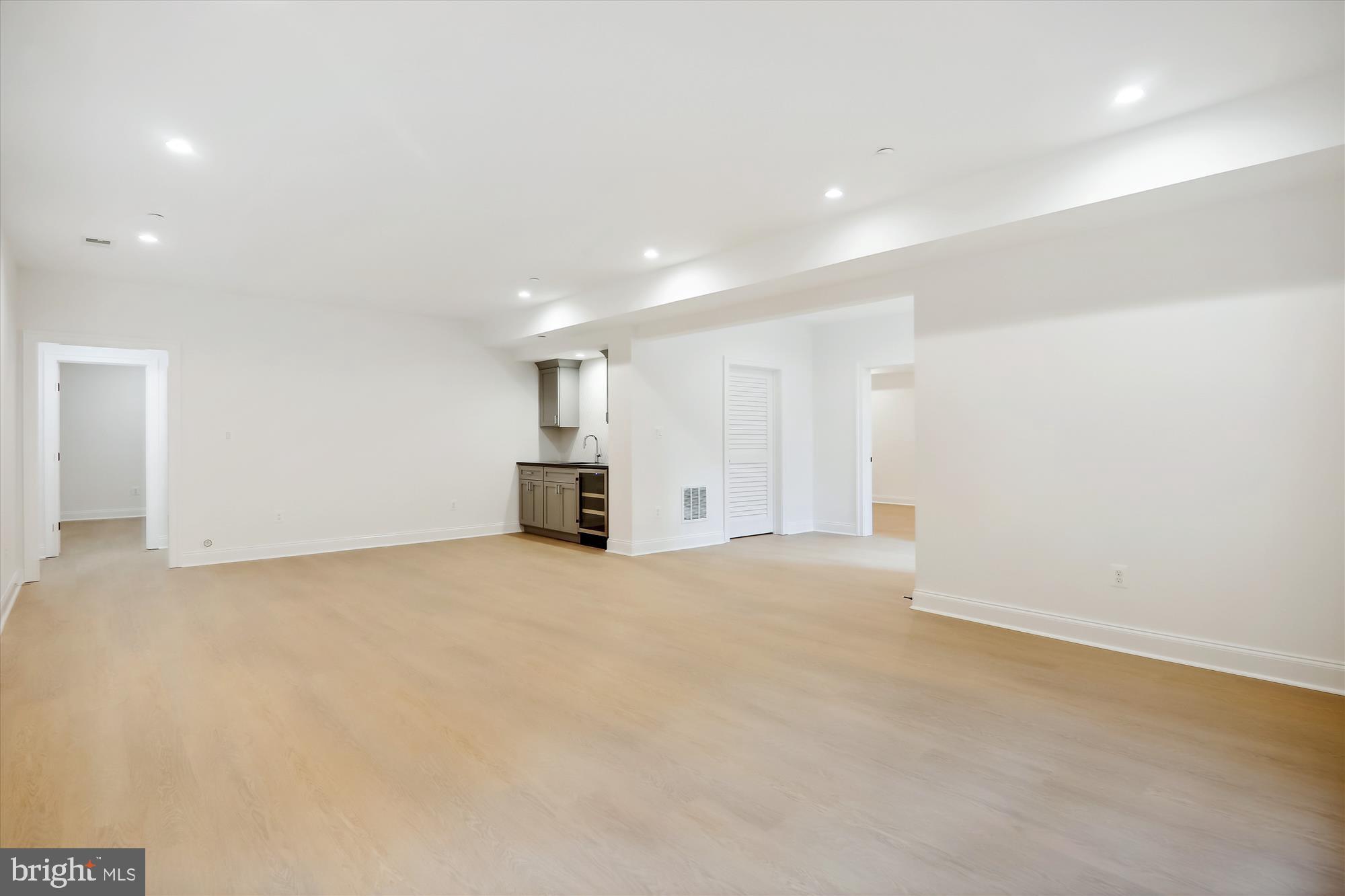 CHEVY CHASE MANOR - Residential