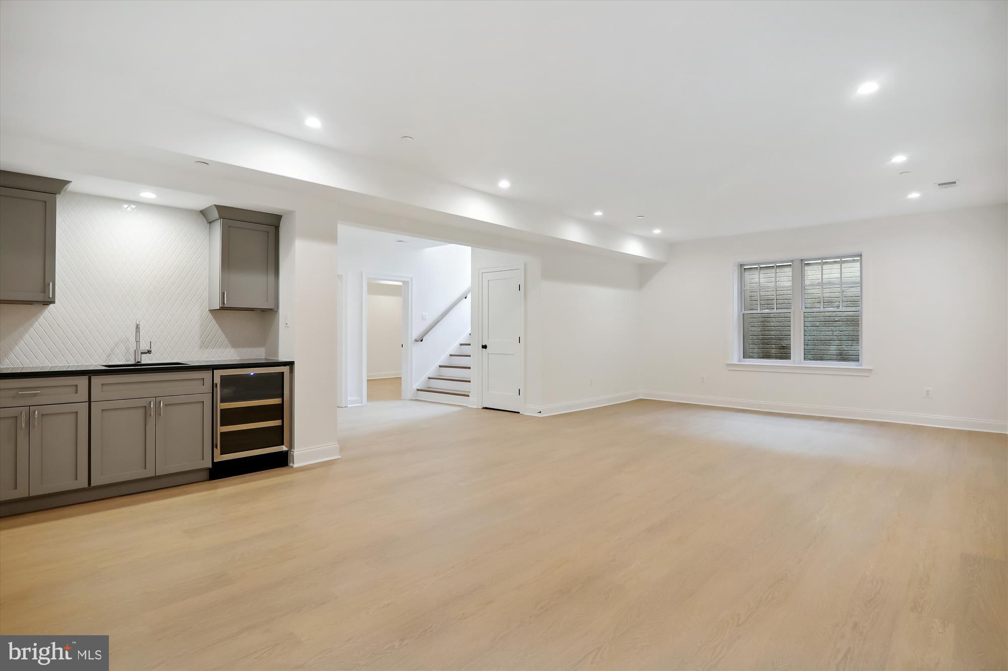 CHEVY CHASE MANOR - Residential