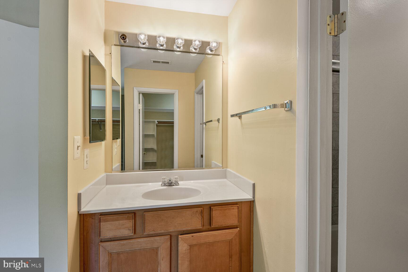 MALLARD COVE CONDOMINIUMS - Residential Lease