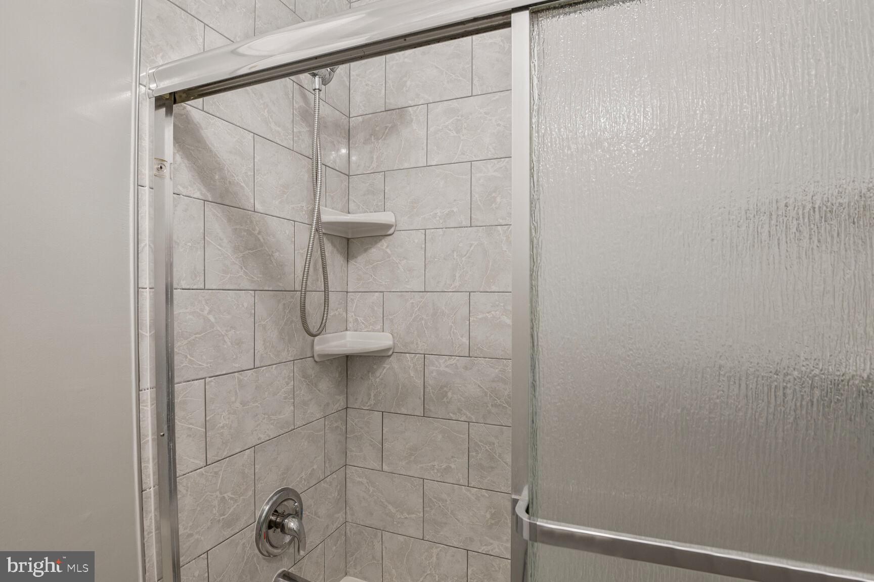 MALLARD COVE CONDOMINIUMS - Residential Lease