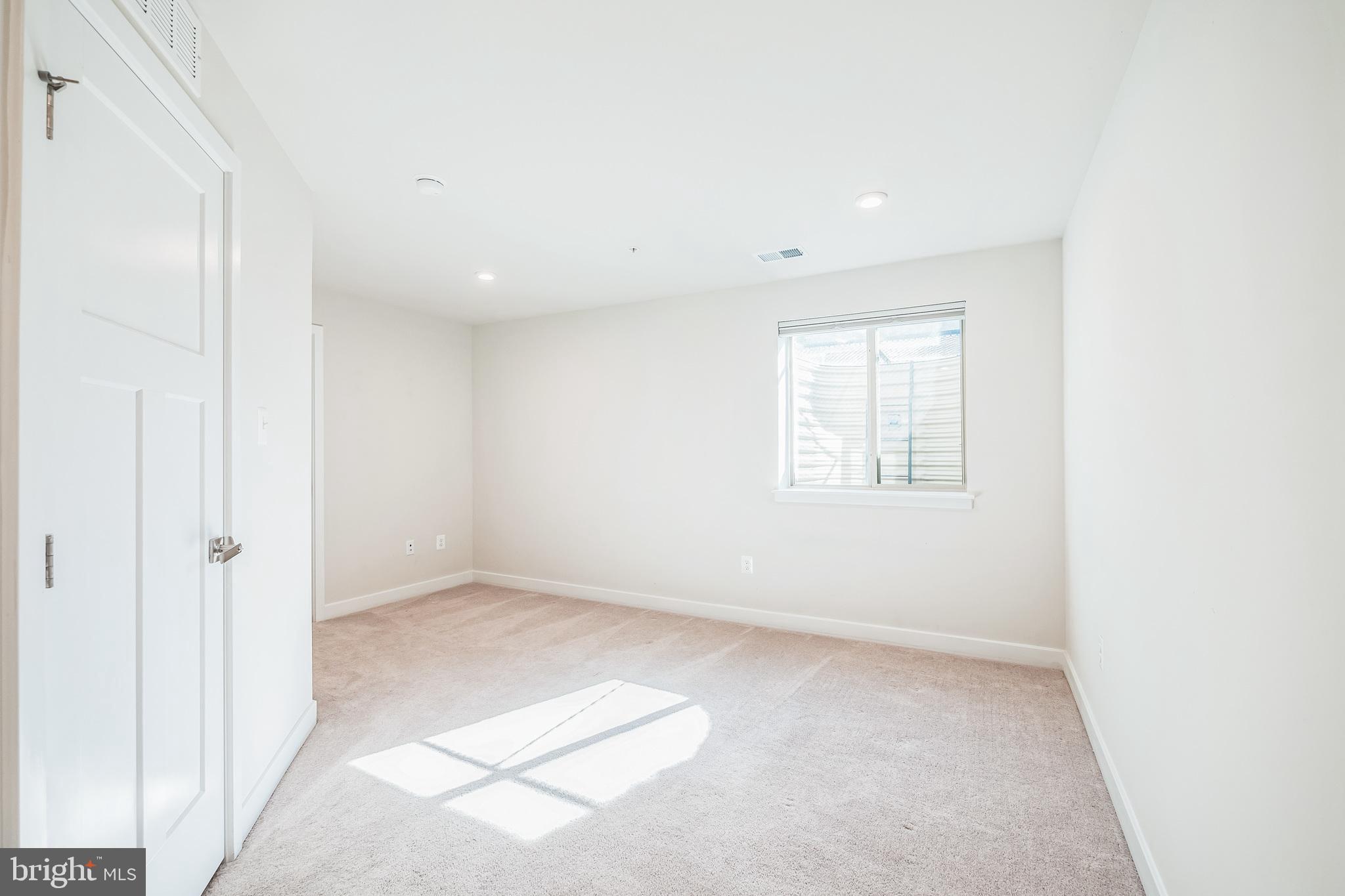 LAKE LINGANORE - Residential Lease