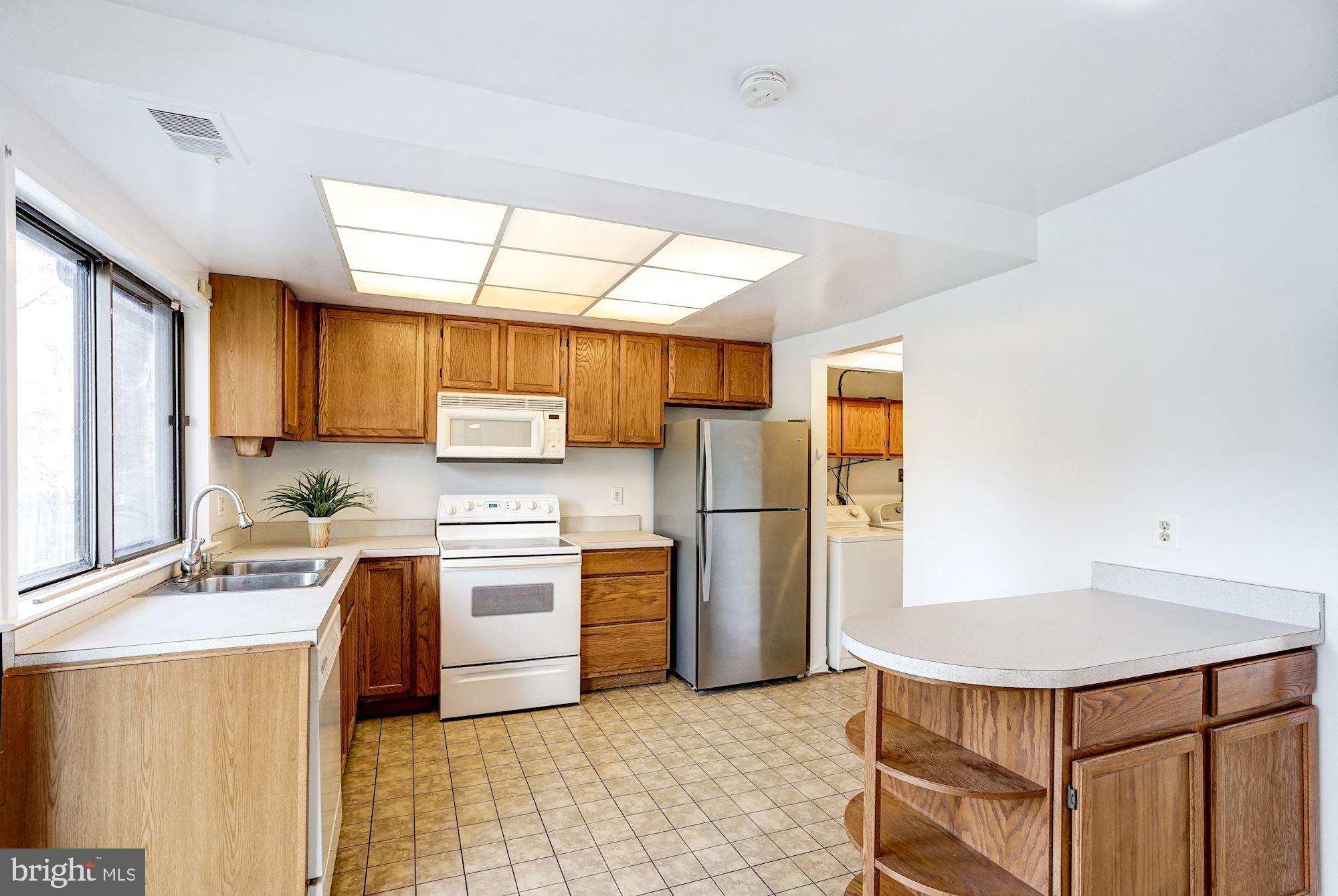 STONEYBROOKE - Residential