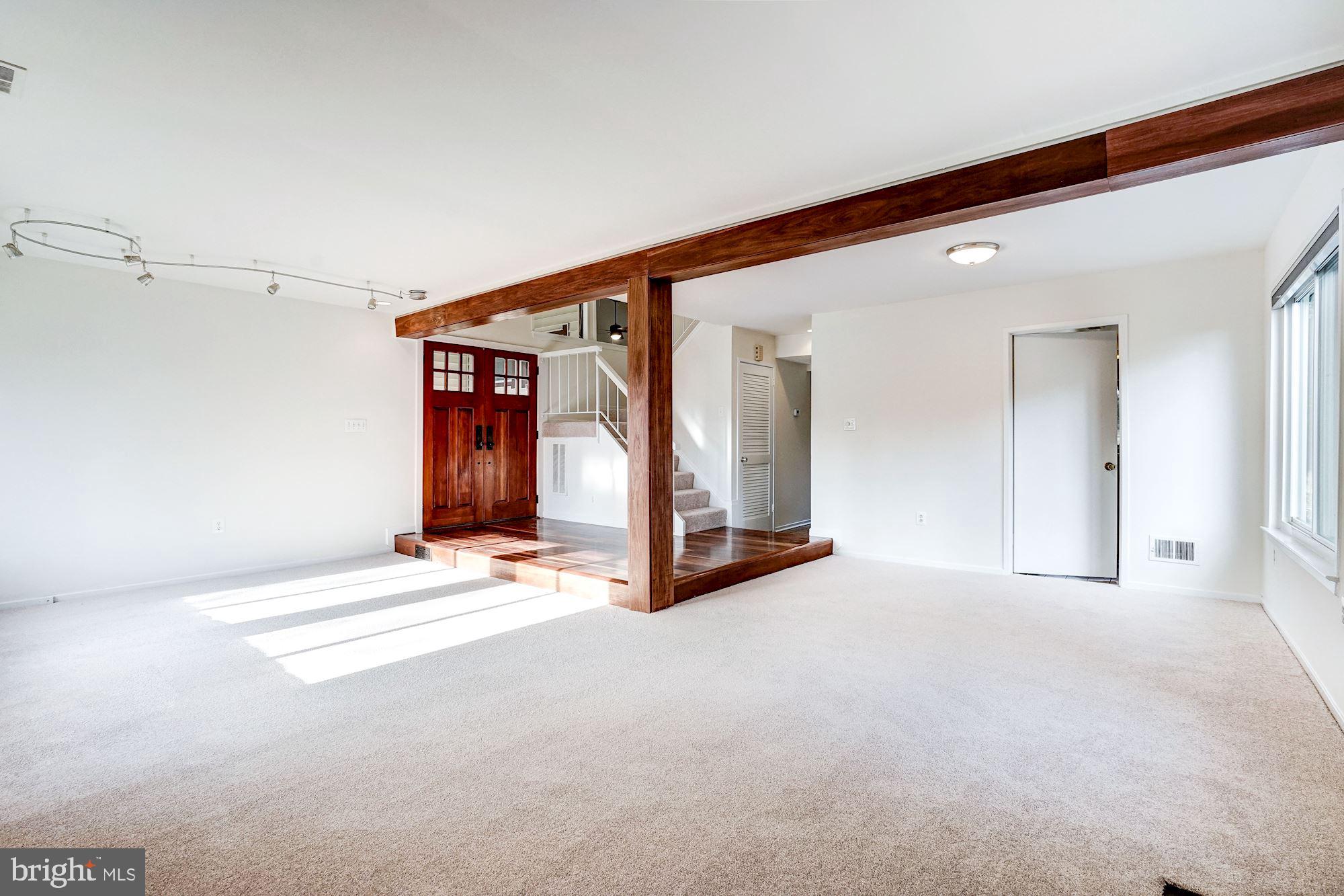 STONEYBROOKE - Residential