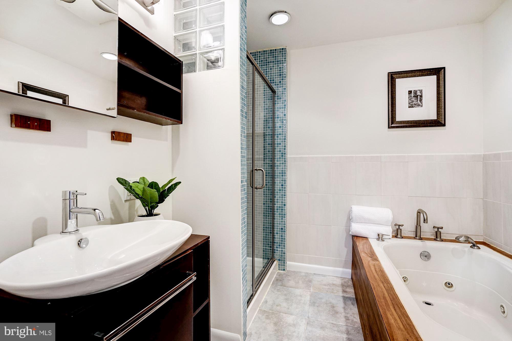 STONEYBROOKE - Residential