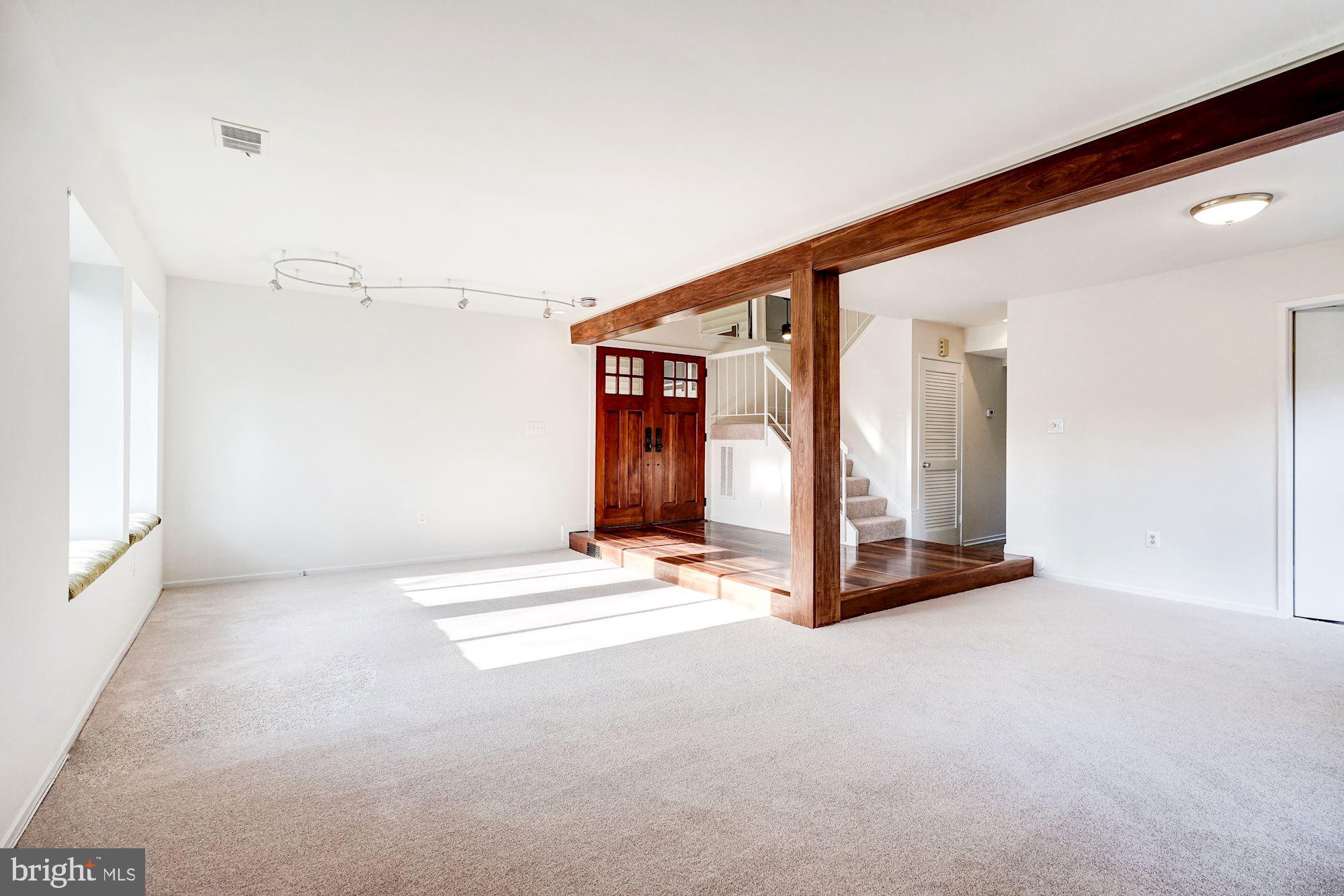 STONEYBROOKE - Residential