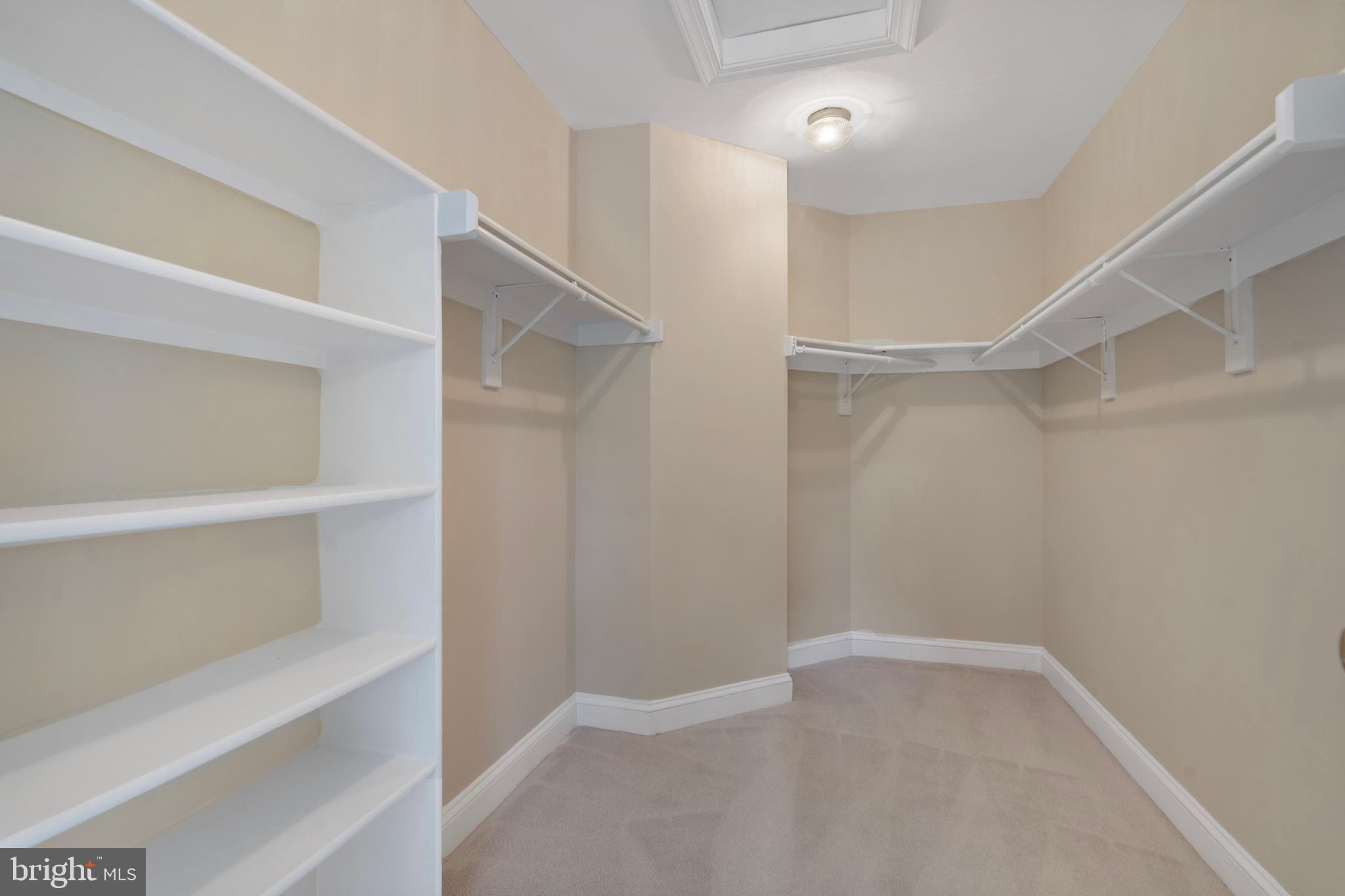 BERKSHIRE OAKWOOD - Residential