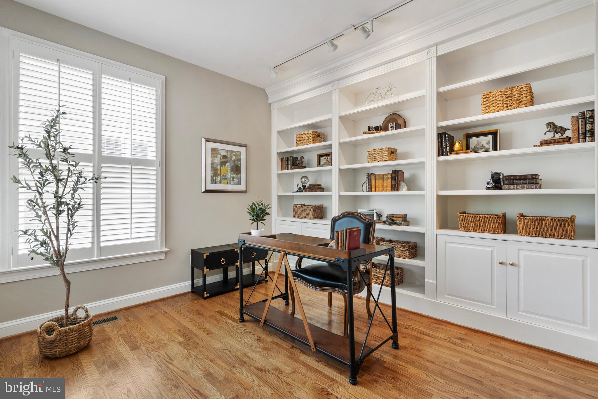 BERKSHIRE OAKWOOD - Residential