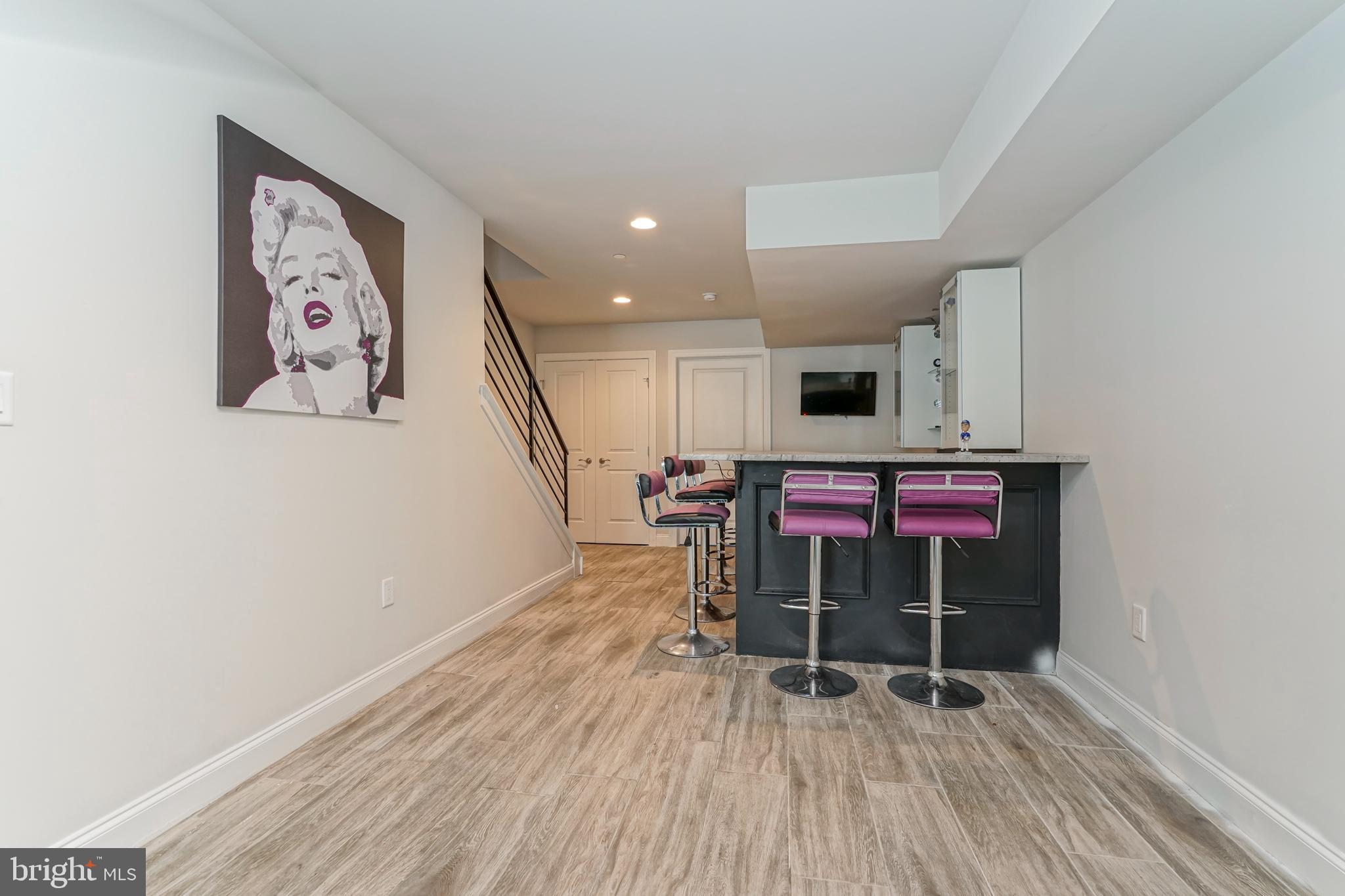 POINT BREEZE - Residential