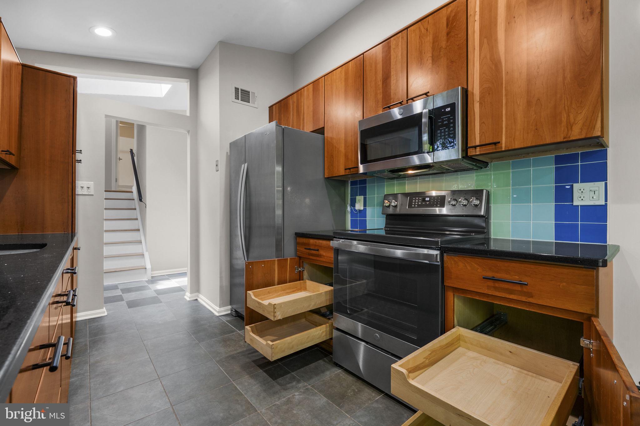 FOX MILL ESTATES - Residential