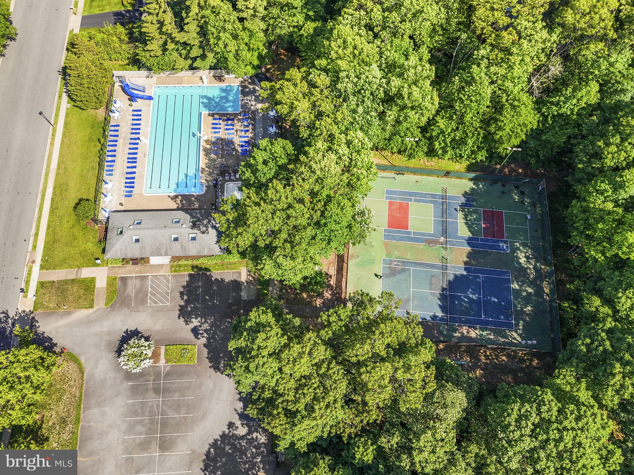 FOX MILL ESTATES - Residential