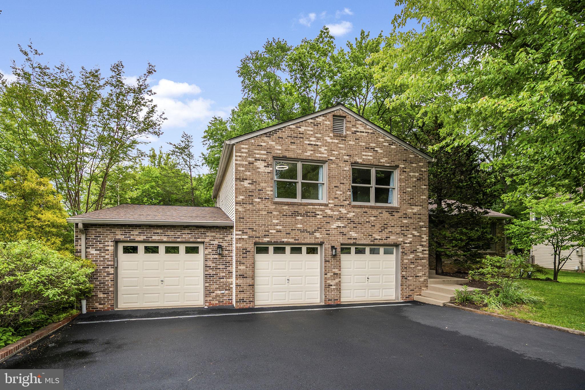 FOX MILL ESTATES - Residential
