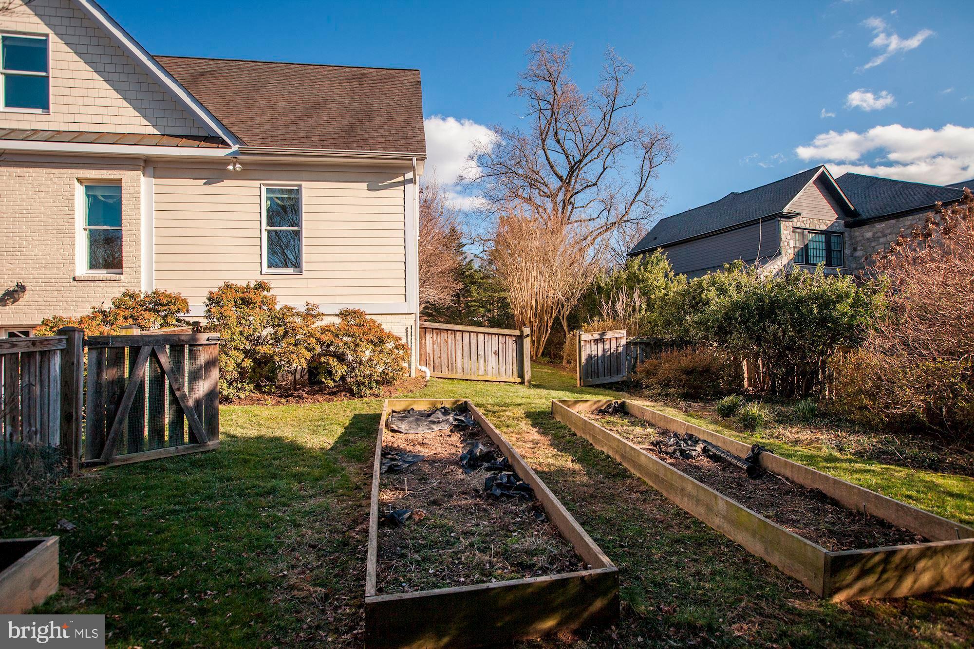 LUXMANOR - Residential