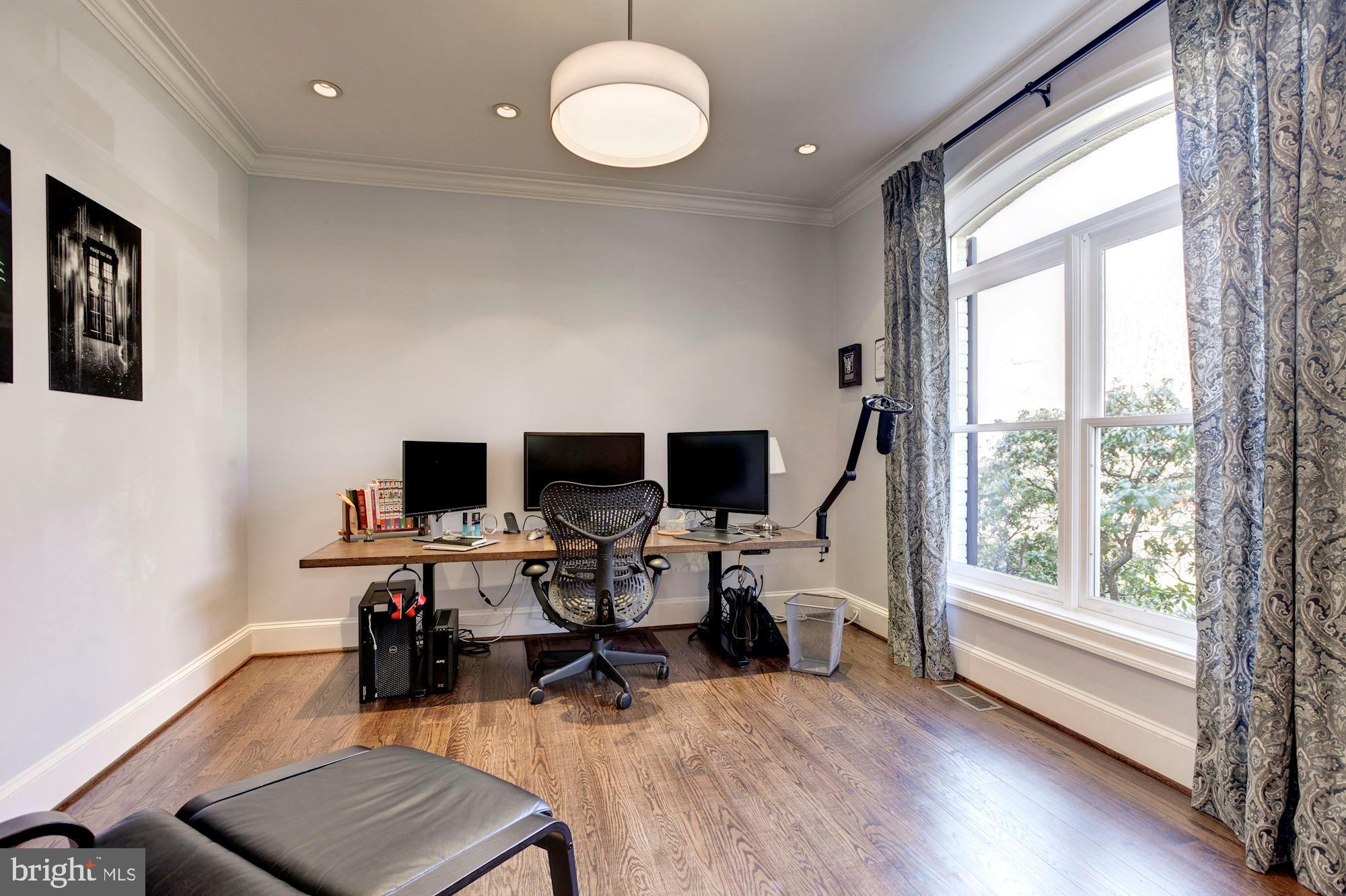 LUXMANOR - Residential