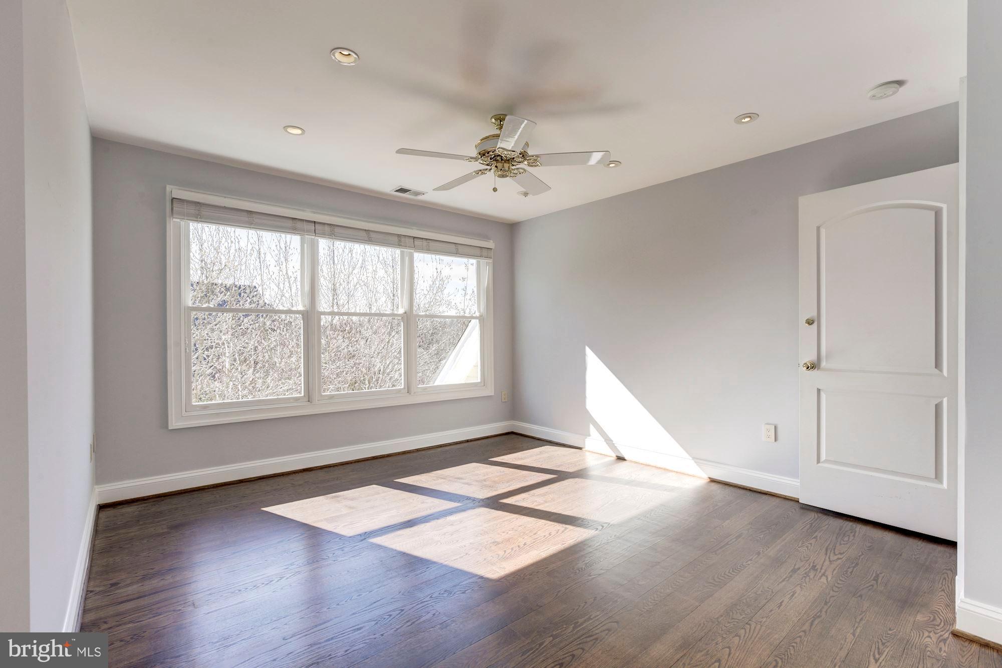 LUXMANOR - Residential