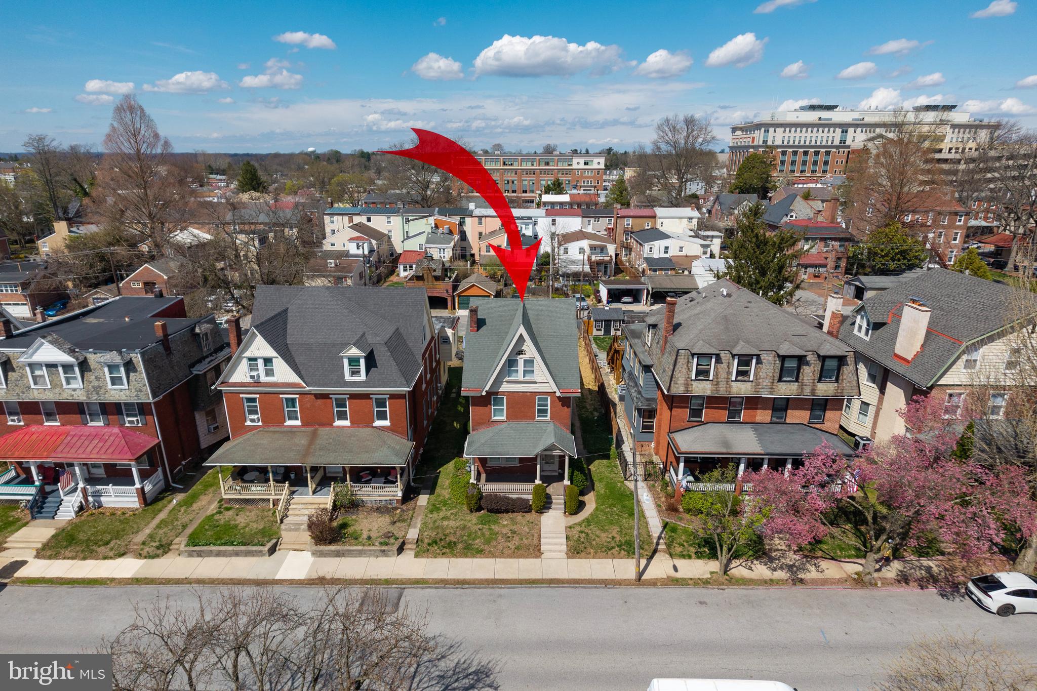 325 W BARNARD STREET W