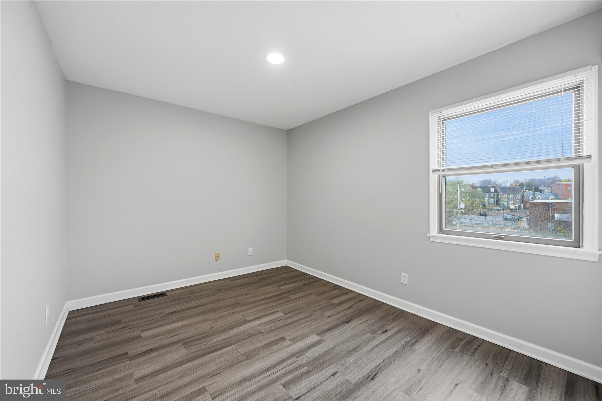 SUPERFINE LANE - Residential