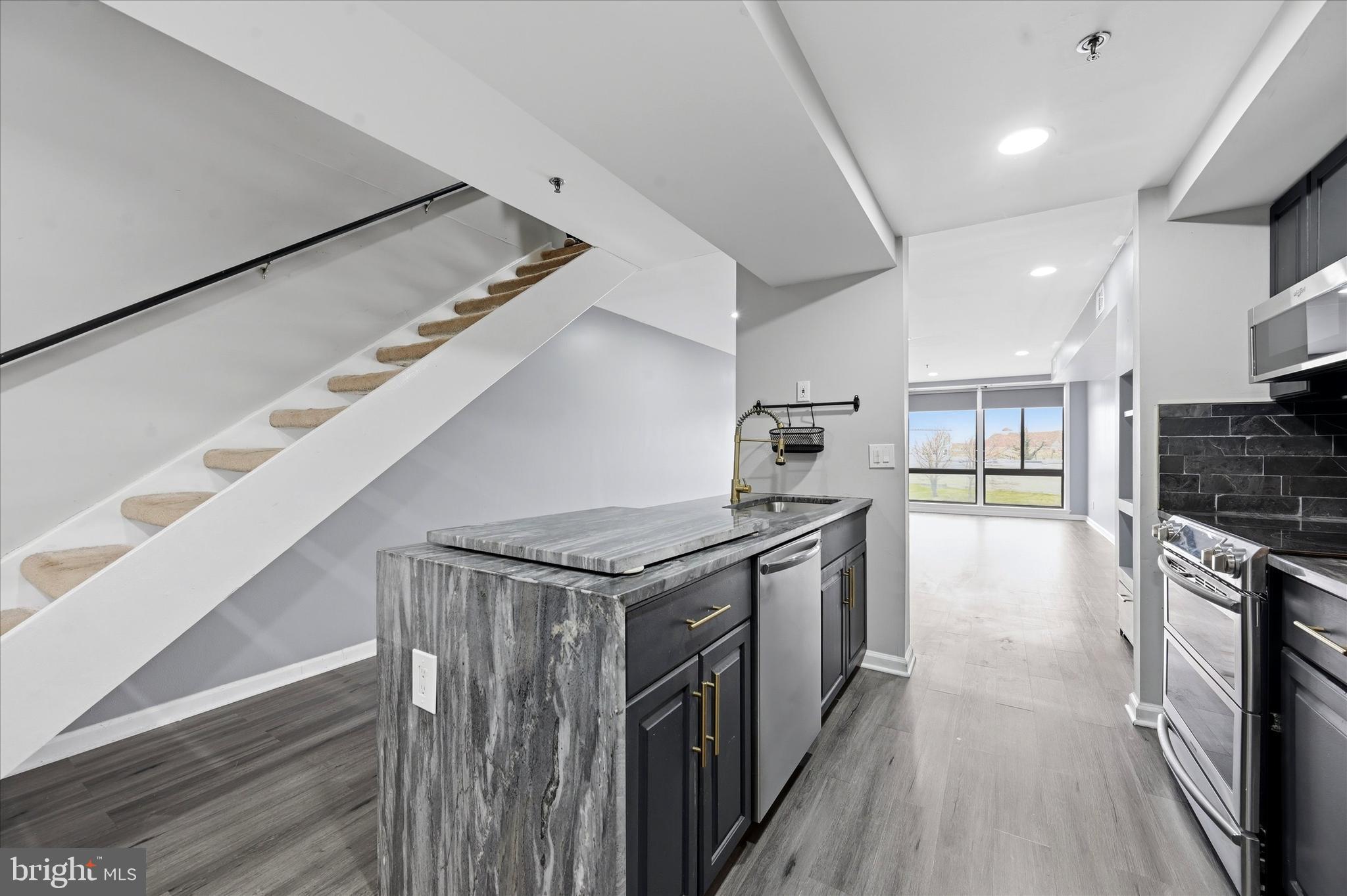 SUPERFINE LANE - Residential