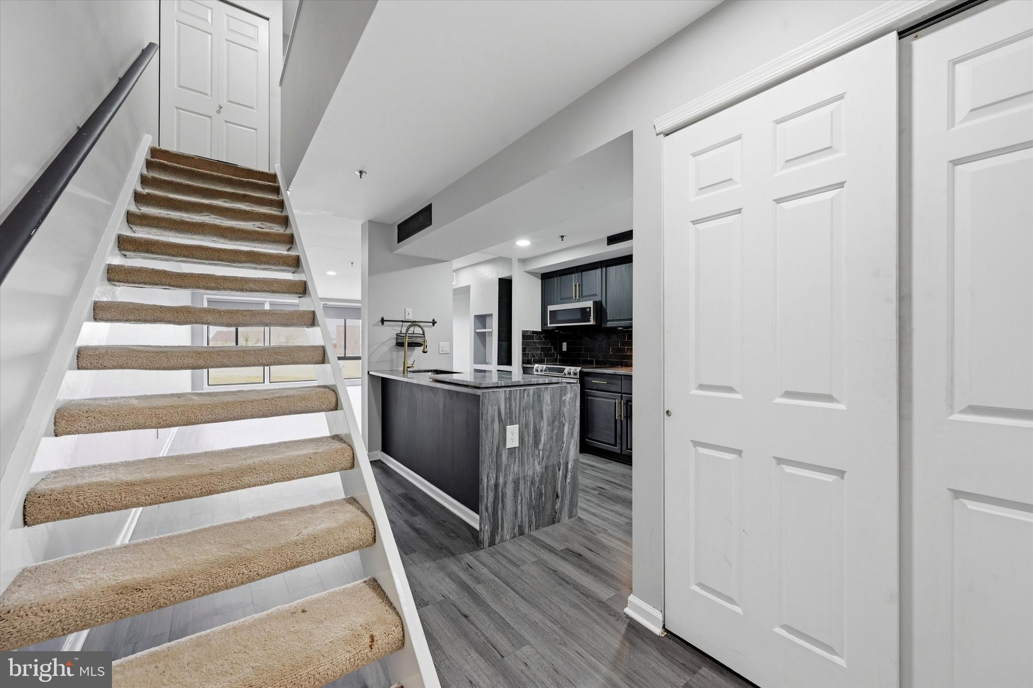 SUPERFINE LANE - Residential