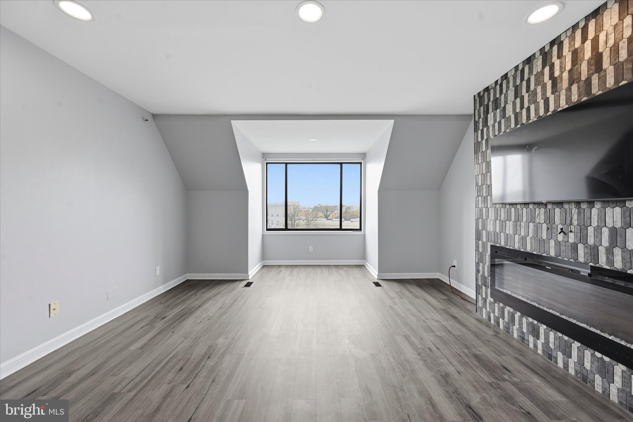 SUPERFINE LANE - Residential