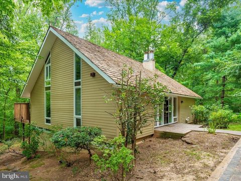Photo of 9441 Holbrook Ln, POTOMAC, MD 20854 (MLS # MDMC2192926)