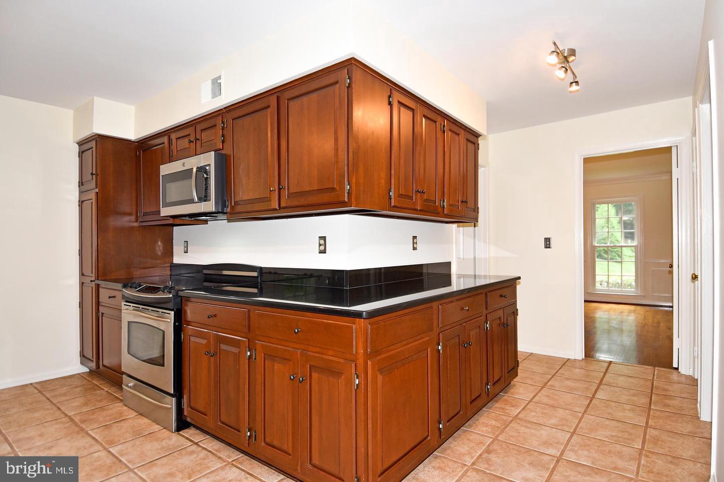 TIMBERLY SOUTH - Residential Lease