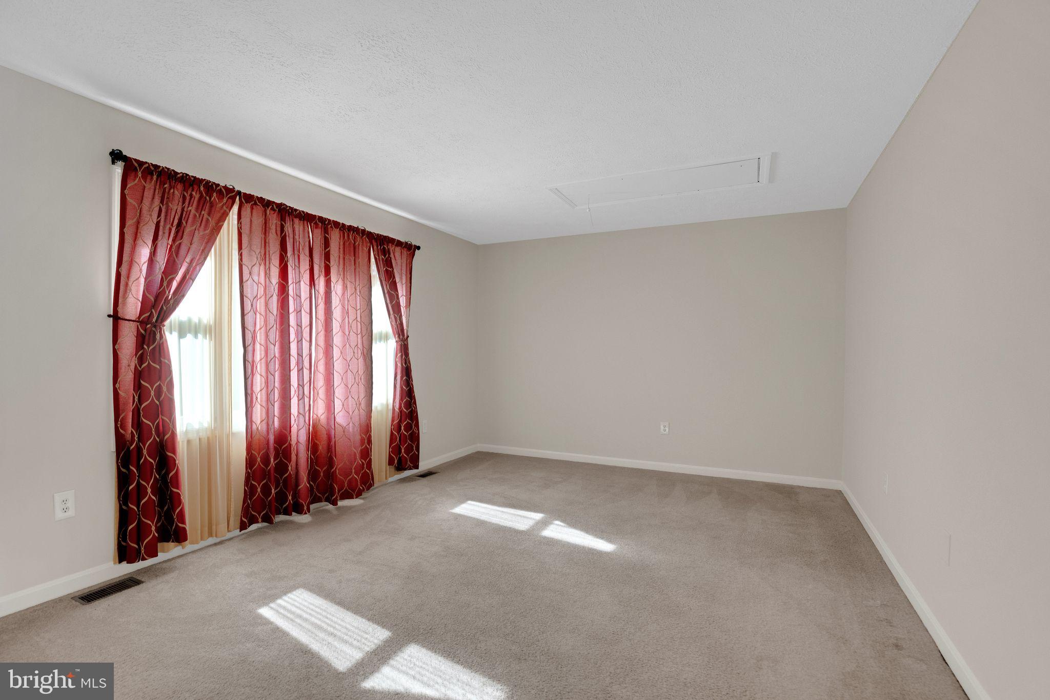 COUNTRY LAKES - Residential Lease