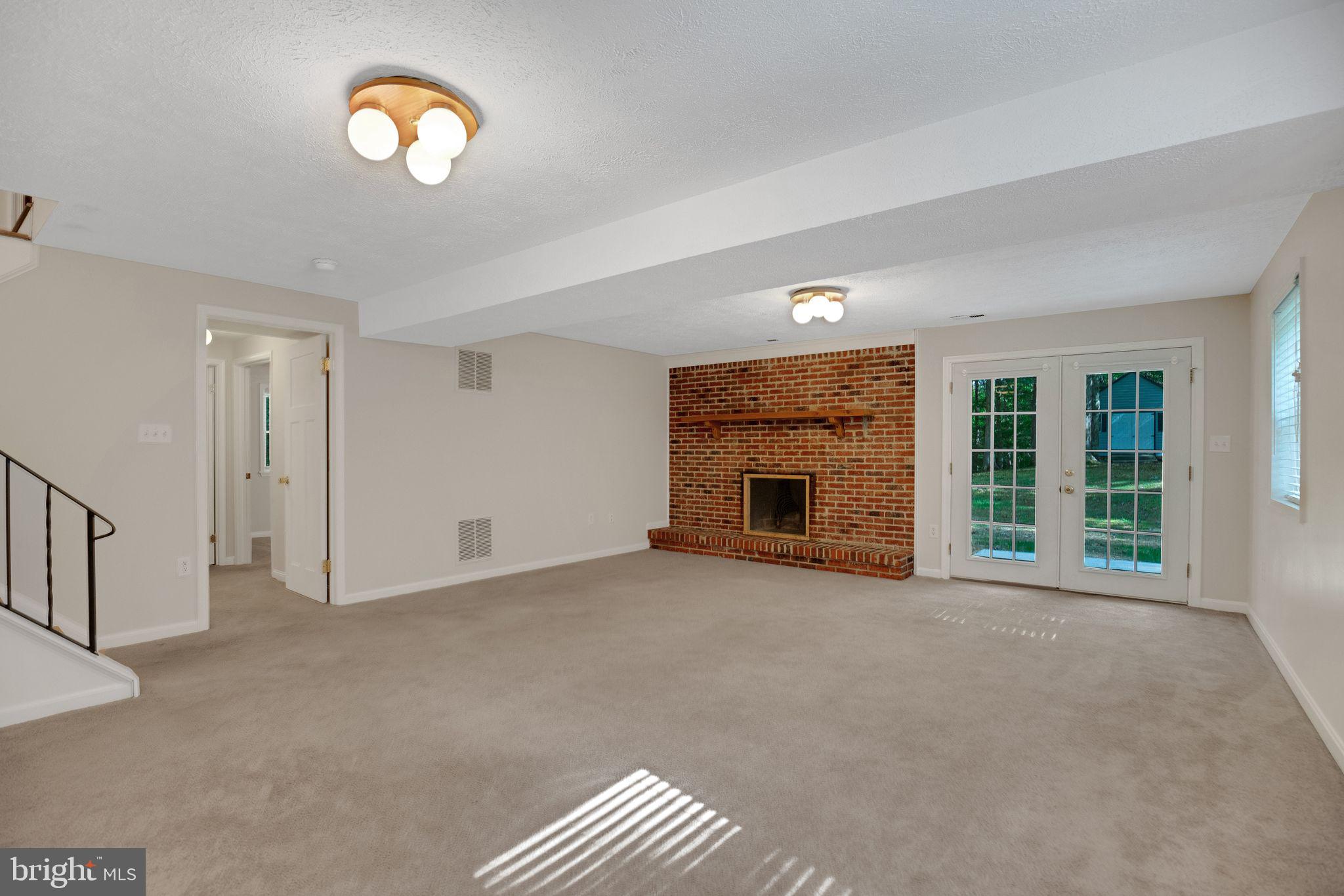 COUNTRY LAKES - Residential Lease