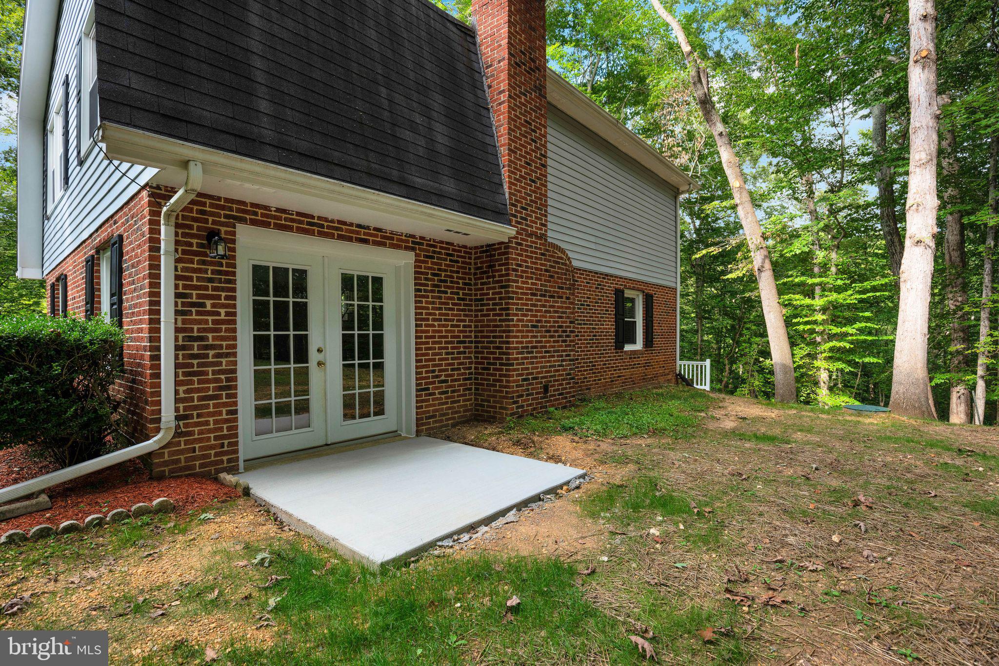 COUNTRY LAKES - Residential Lease