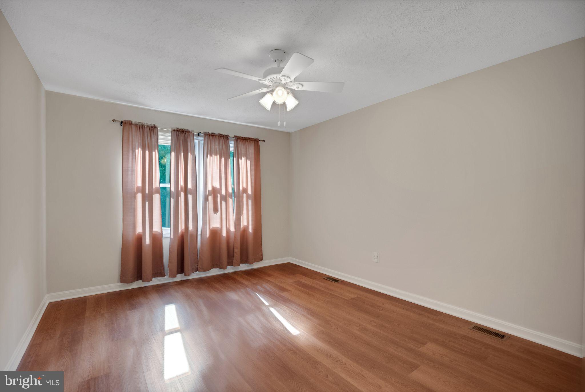 COUNTRY LAKES - Residential Lease