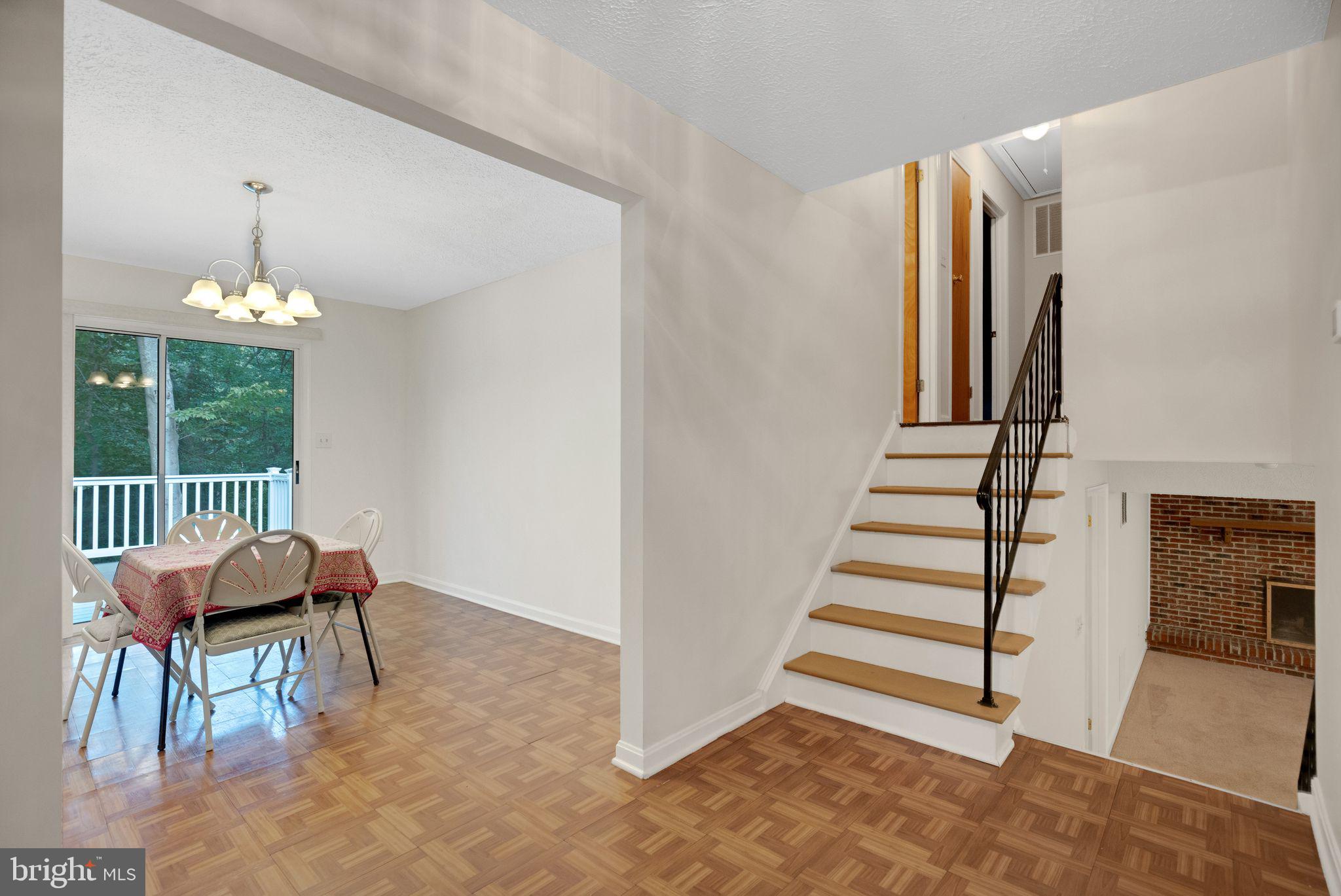 COUNTRY LAKES - Residential Lease