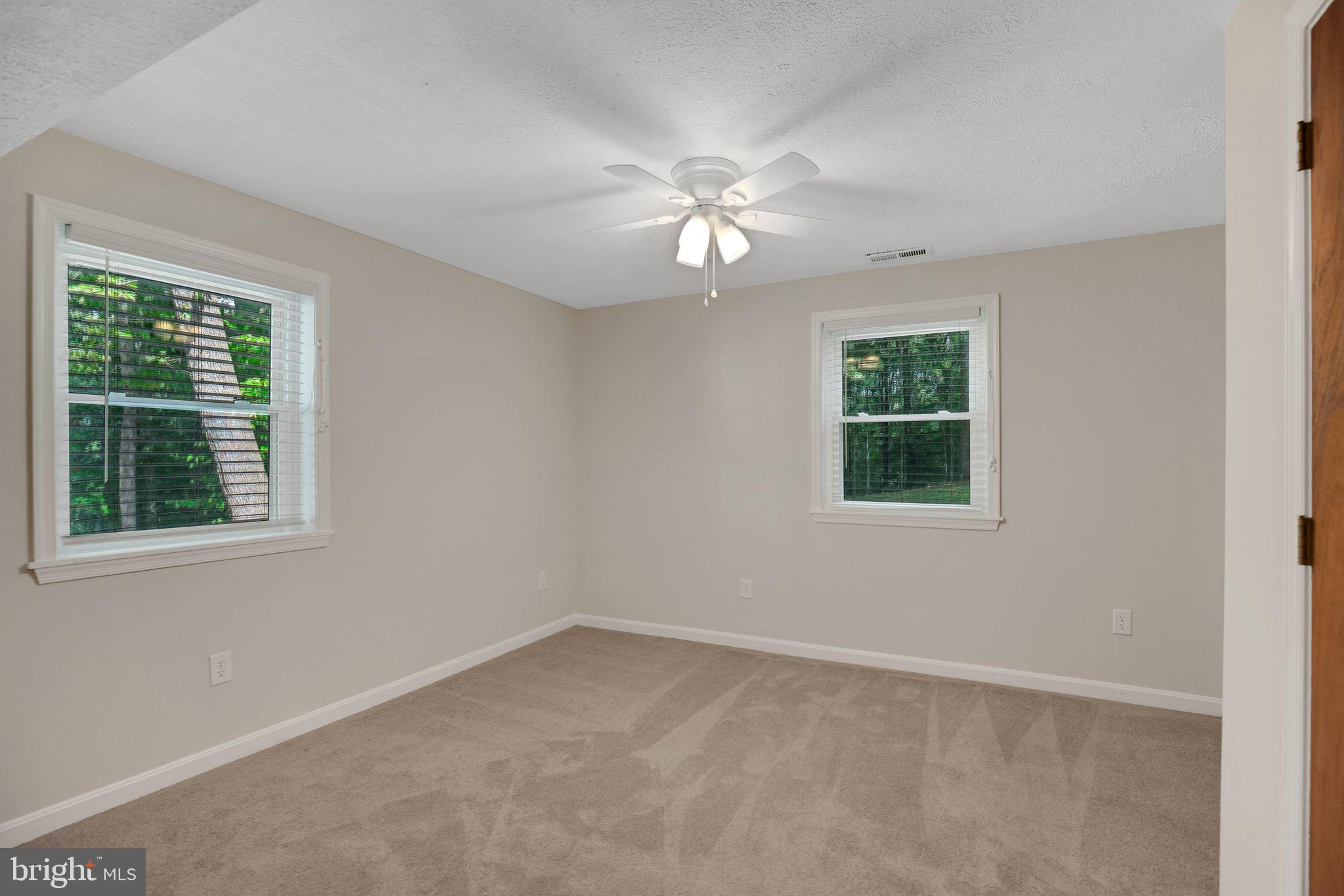 COUNTRY LAKES - Residential Lease