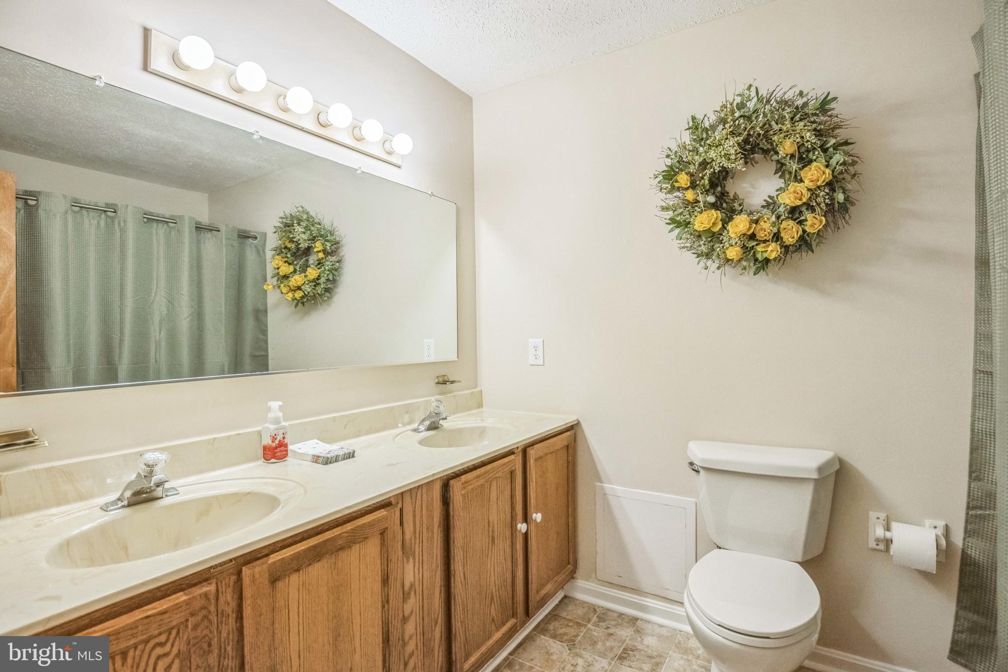 COUNTRY LAKES - Residential Lease