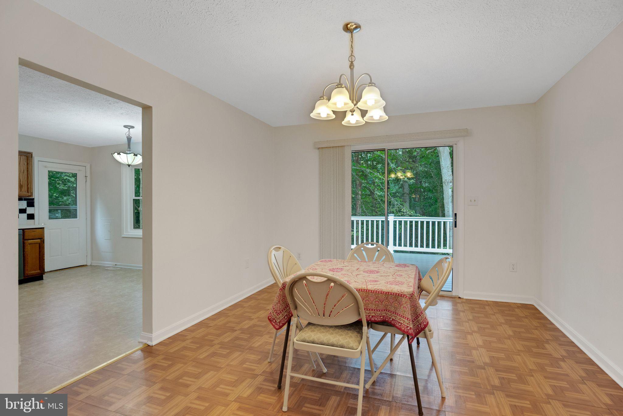 COUNTRY LAKES - Residential Lease