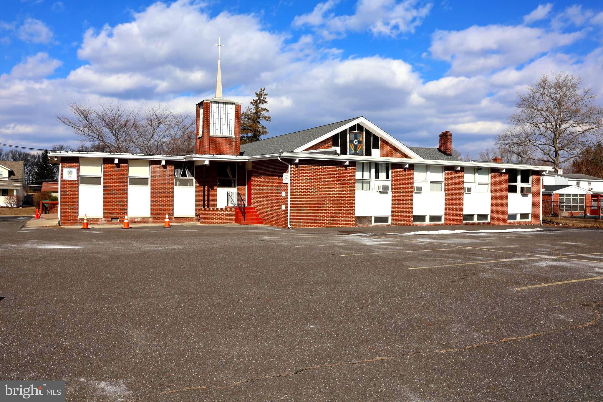 74 KINGS HIGHWAY E