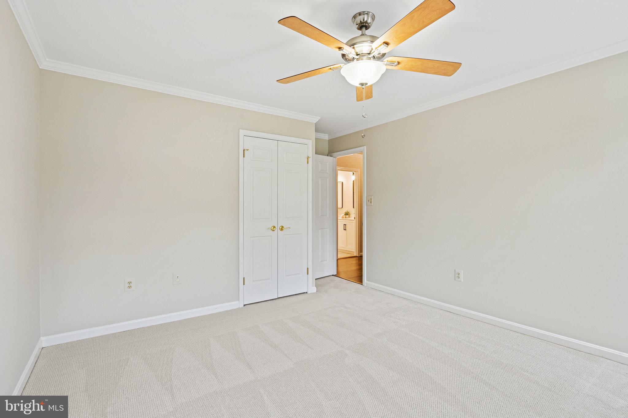 HOLLY KNOLL - Residential