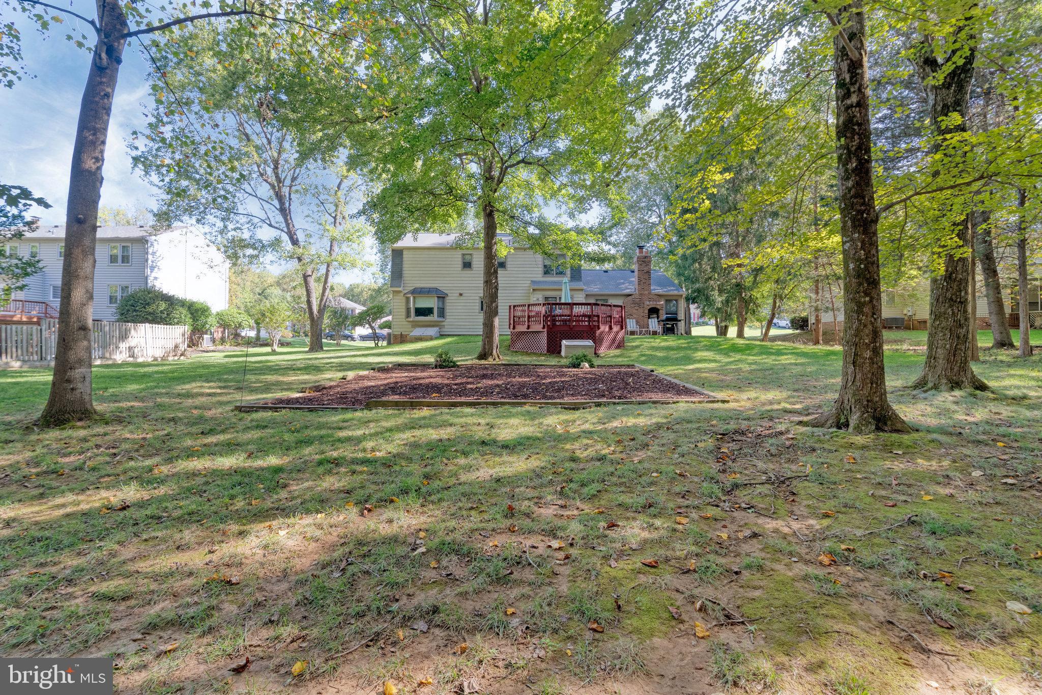 HOLLY KNOLL - Residential