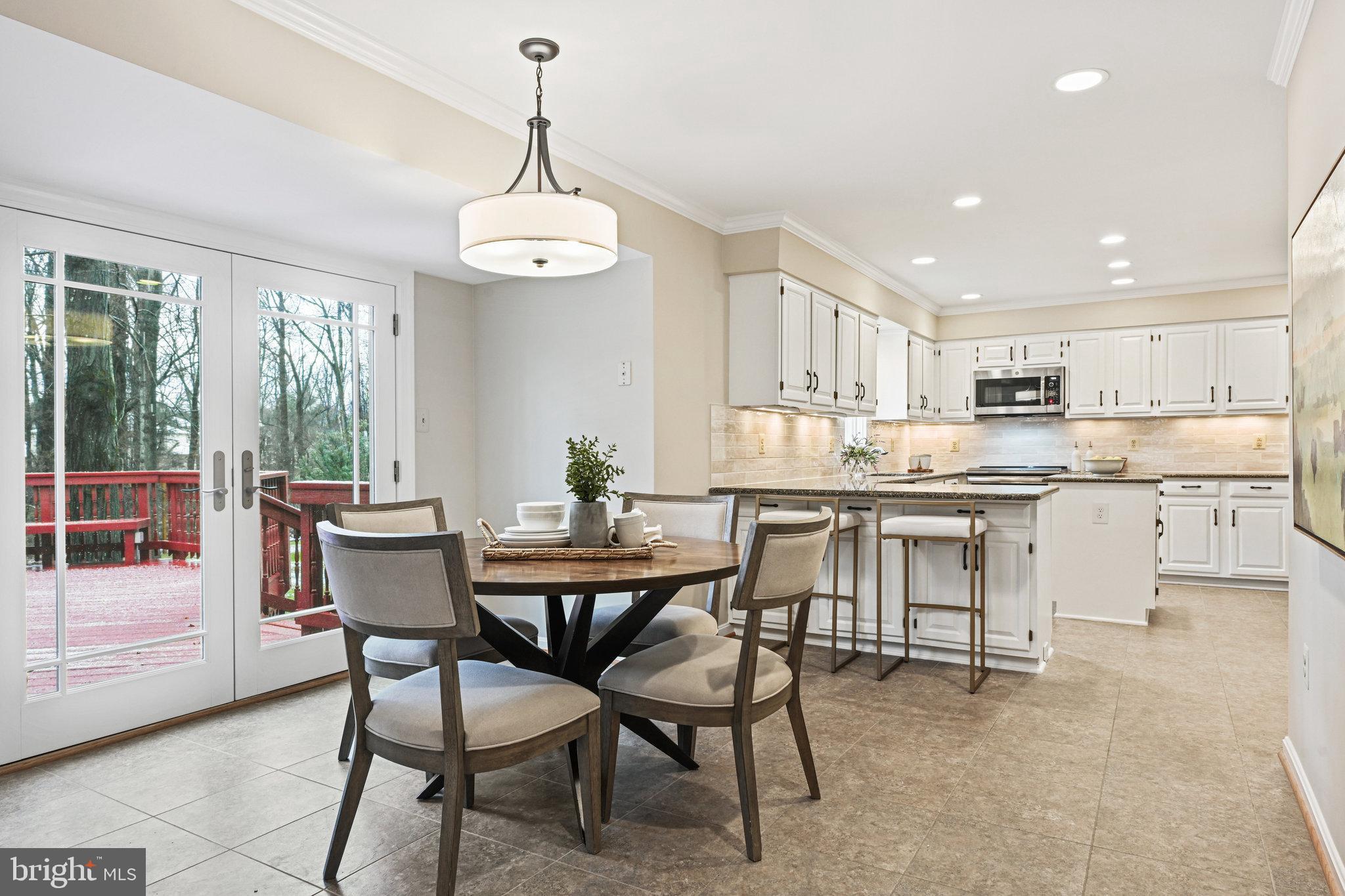 HOLLY KNOLL - Residential