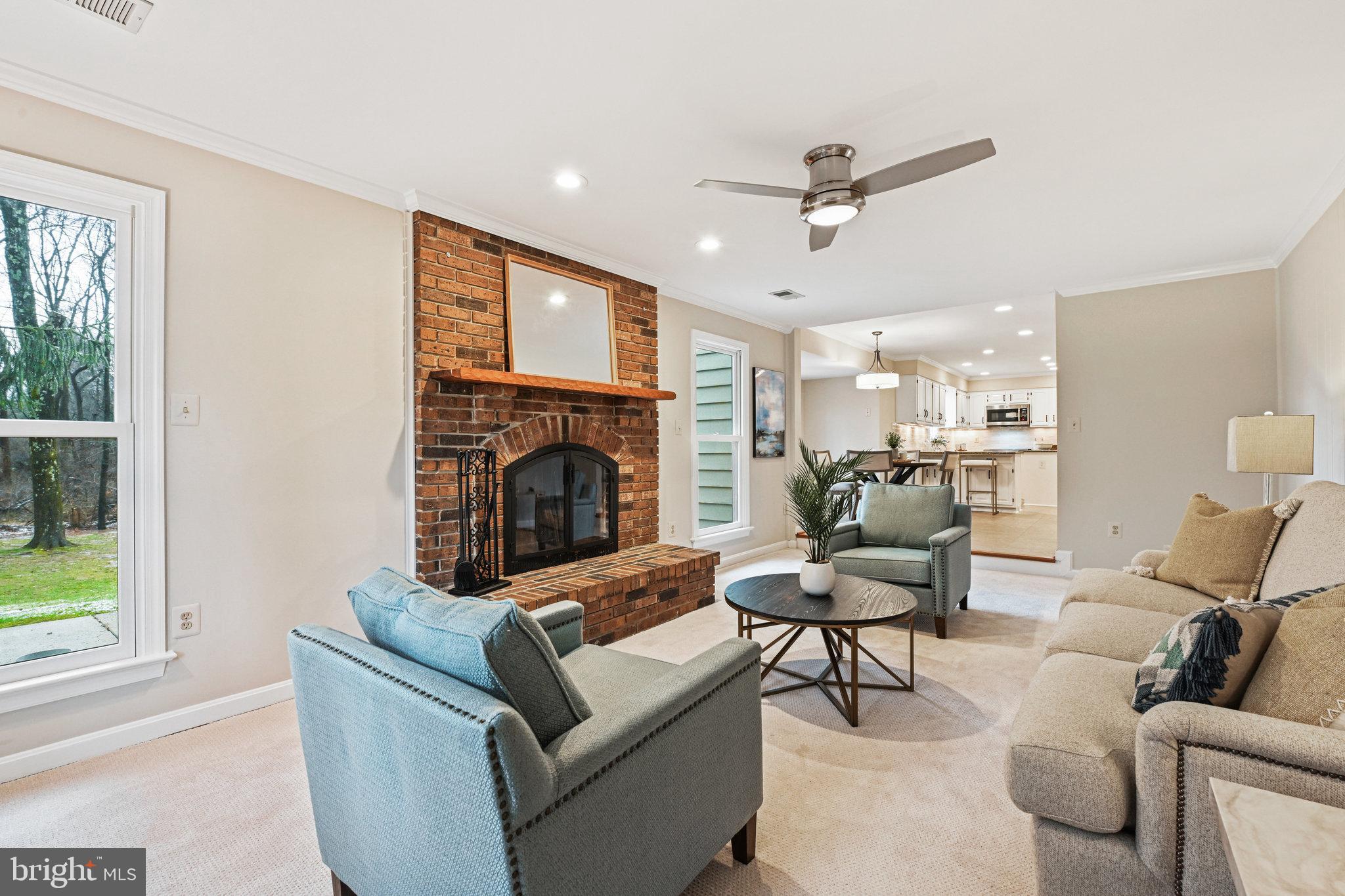 HOLLY KNOLL - Residential