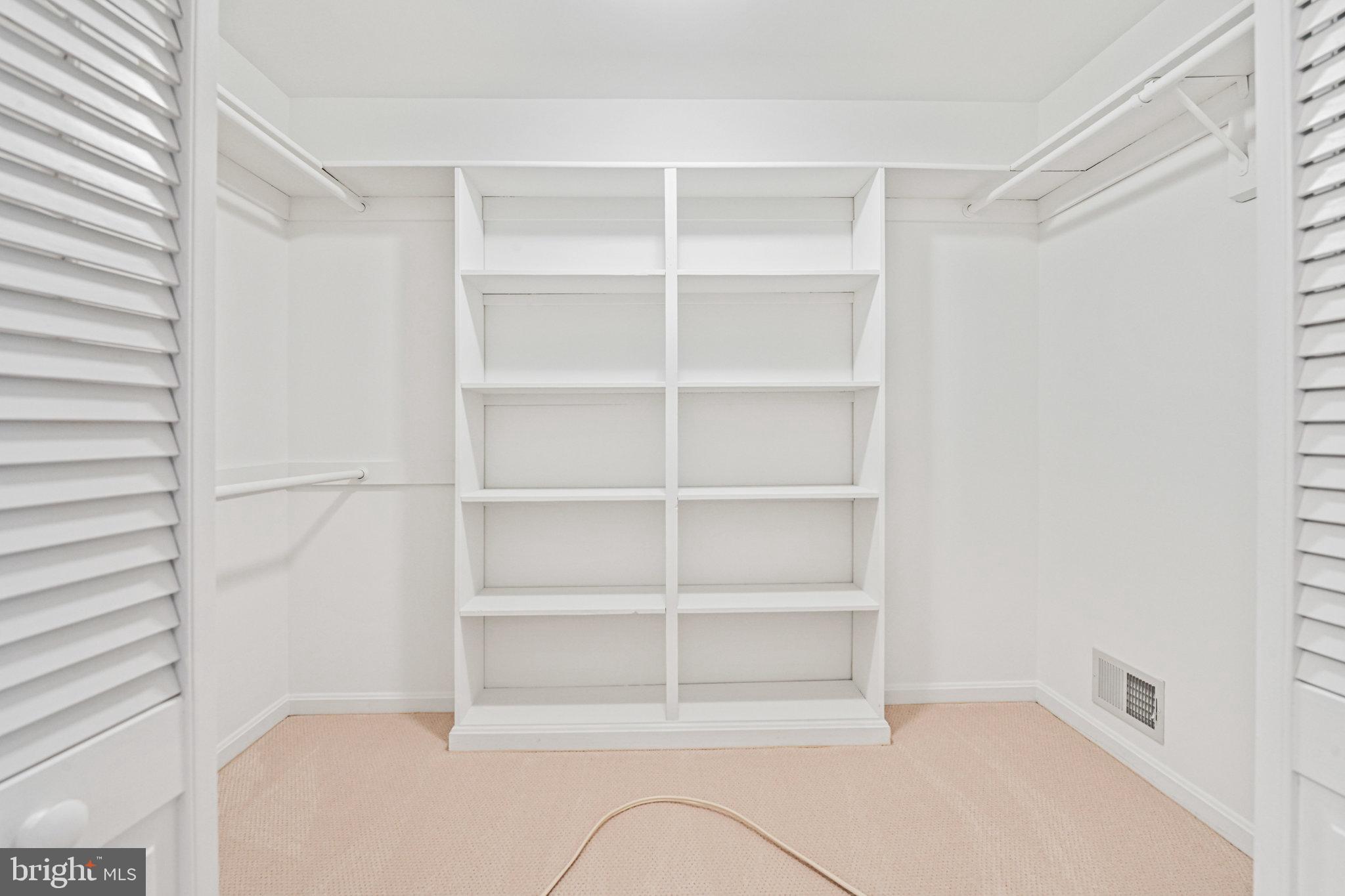 HOLLY KNOLL - Residential