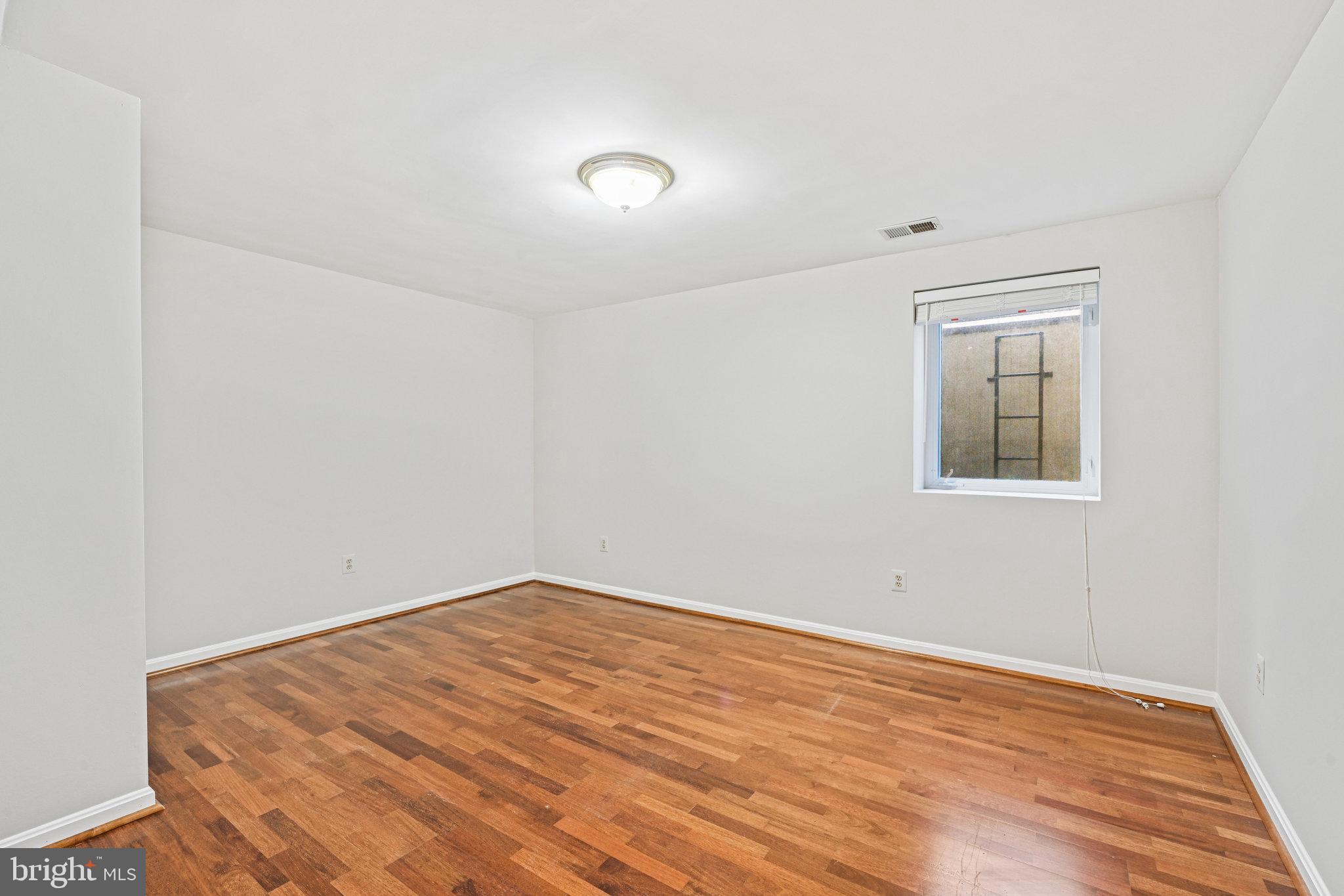 HOLLY KNOLL - Residential