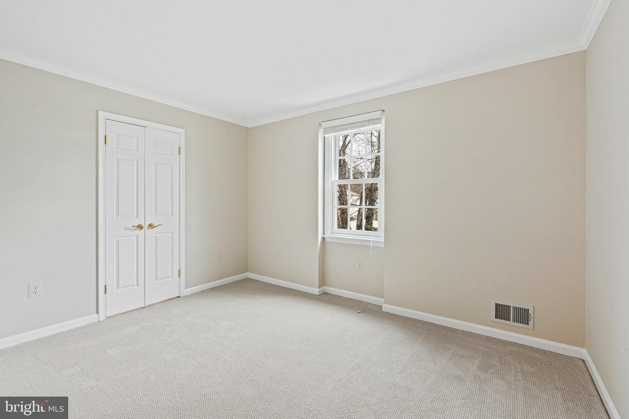 HOLLY KNOLL - Residential