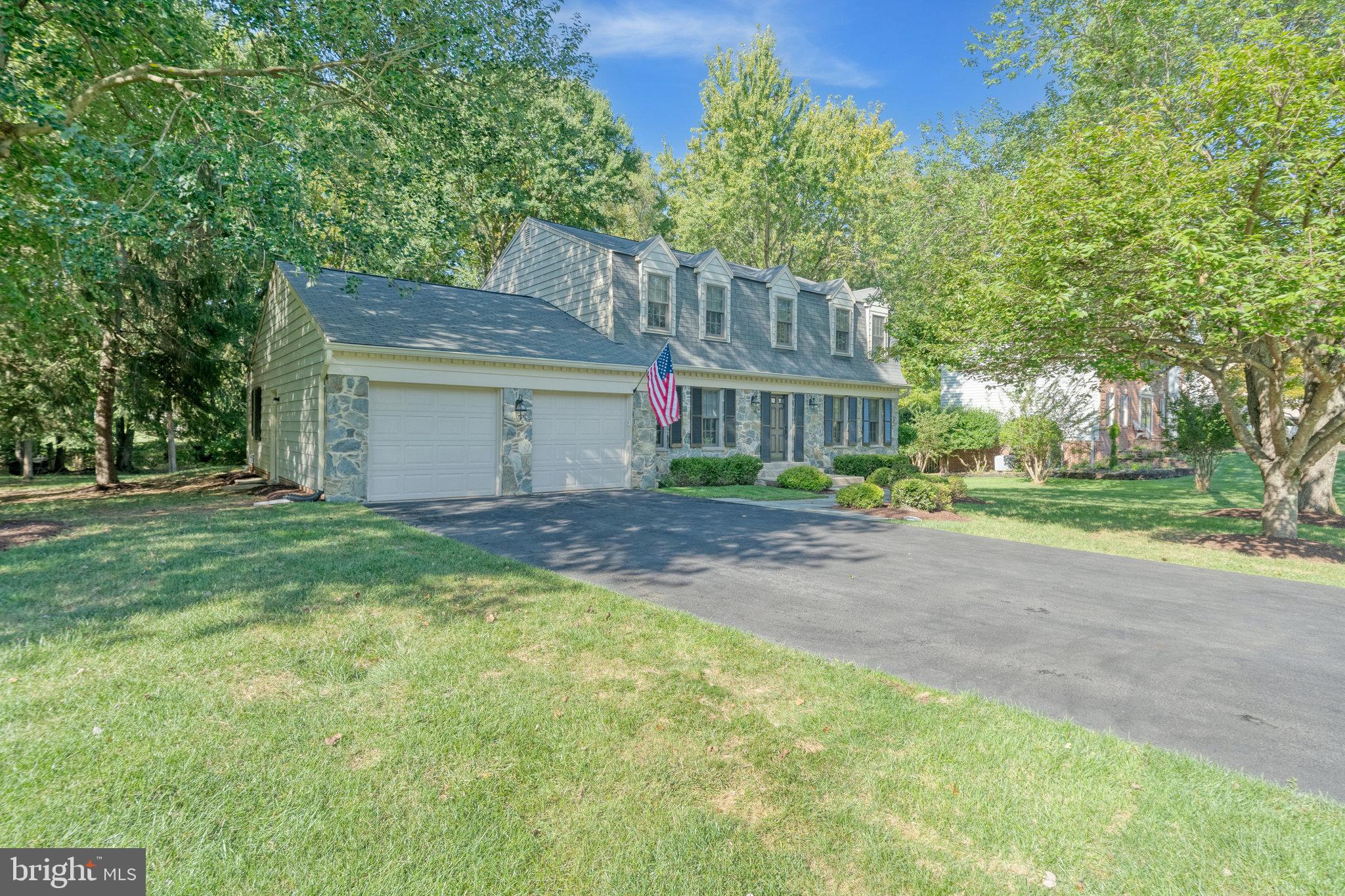 HOLLY KNOLL - Residential